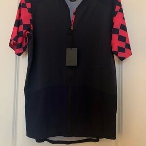 NWT Men’s SOAR Running Navy & Pink UTR T-Shirt. Medium.